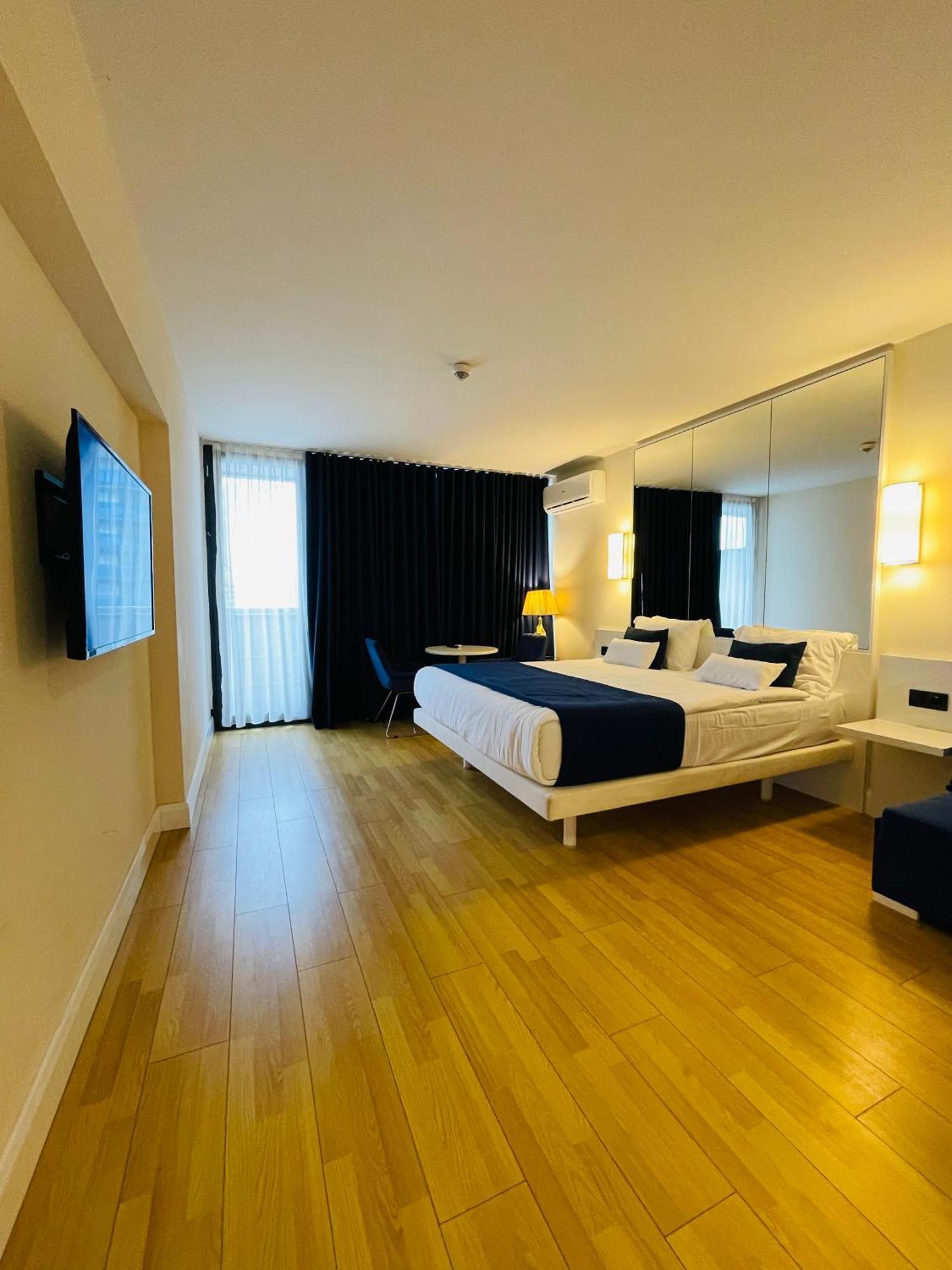 Hotel Batumi Floor40 Esterno foto